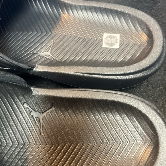Sz Various Jordan Franchise Slide in Black and Metallic Gold
